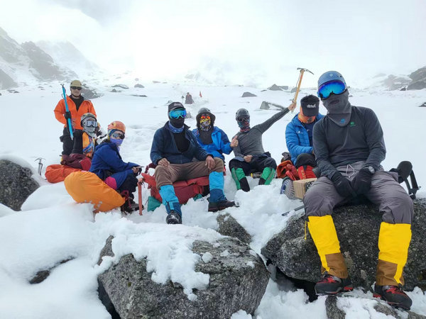 第四届523半脊峰冰雪登山大会暨羊角花节颁奖典礼！