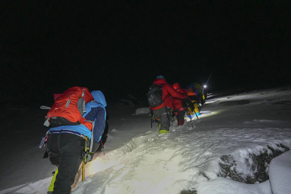 第四届523半脊峰冰雪登山大会暨羊角花节颁奖典礼！