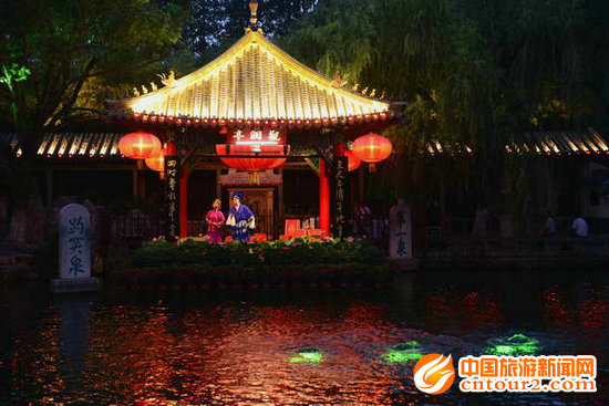 醉人的趵突泉夜景