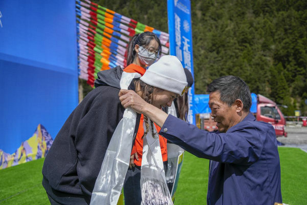 第四届523半脊峰冰雪登山大会暨羊角花节颁奖典礼！