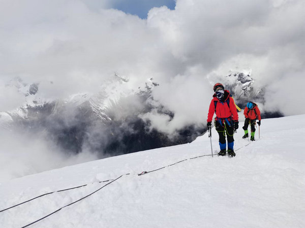 第四届523半脊峰冰雪登山大会暨羊角花节颁奖典礼！